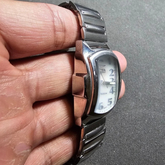 Invicta Special Edition 4230 Ladies Quartz Watch Silver Tone MOP Dial Working - Picture 5 of 12